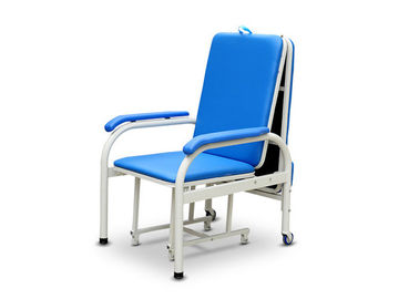 Letto relativo piegante medico con la sedia per la stanza del paziente ricoverato