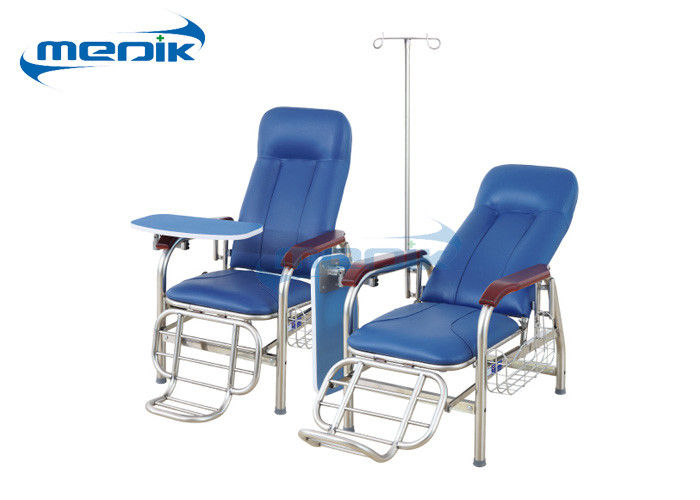 La mobilia regolabile dell'ospedale presiede la sedia paziente della trasfusione con IV Palo