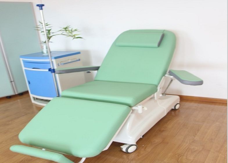 Sedia elettrica del donatore di sangue della mobilia dell'ospedale per uso di emodialisi con 2 funzioni