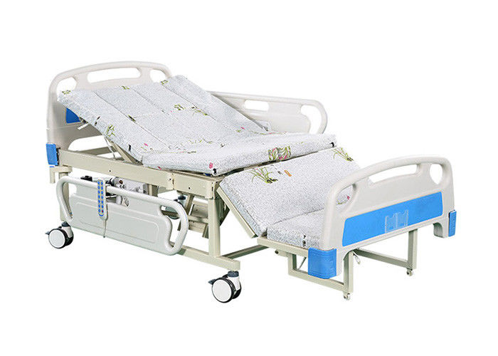 Lato paziente che gira il letto di ospedale elettrico con il regolatore manuale For Movements