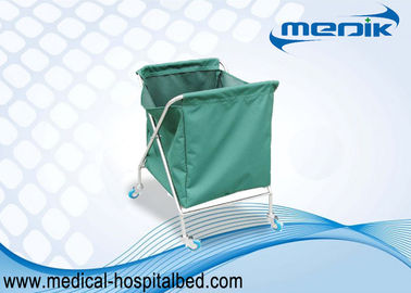Carrelli clinici della lavanderia per la raccolta dell'abbigliamento sporco con una borsa verde